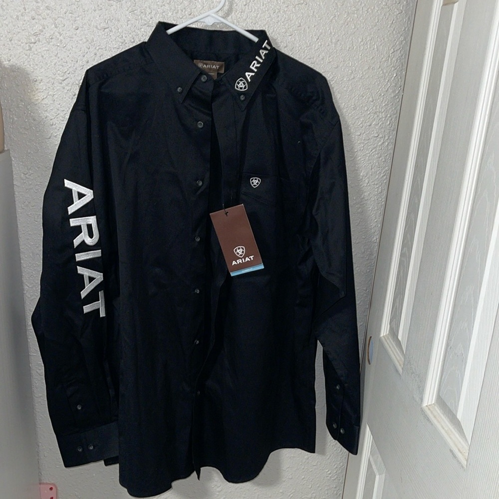 Men’s Ariat Team Logo Twill Classic Fit Shirt in size XL, brand new with tag